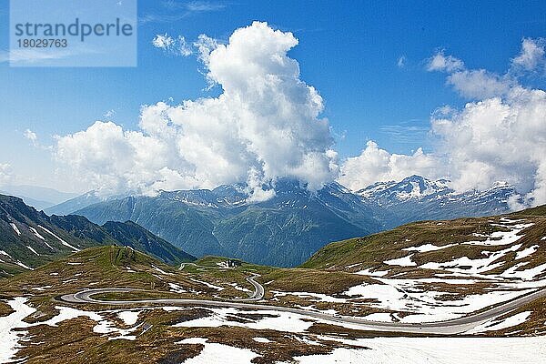 Großglockner Hochalpenstraße  Serpentinen  Schneereste  Bergasthof Wallackhaus  Kärnten  ?Osttirol  Österreich  Europa