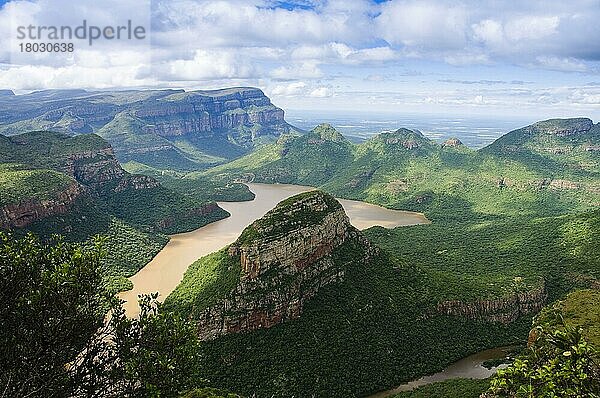 Blick auf Felsformationen und Flussschlucht  Blyde River Canyon  Drakensberg Escarpment  Drakensberge  Mpumalanga  Südafrika