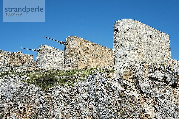 Ruinen alte Windmühlen  Ambelos-Pass  Lassithi Hochebene  Kreta  Griechenland  Getreidewindmuehlen  Lassithi-Hochebene  Europa