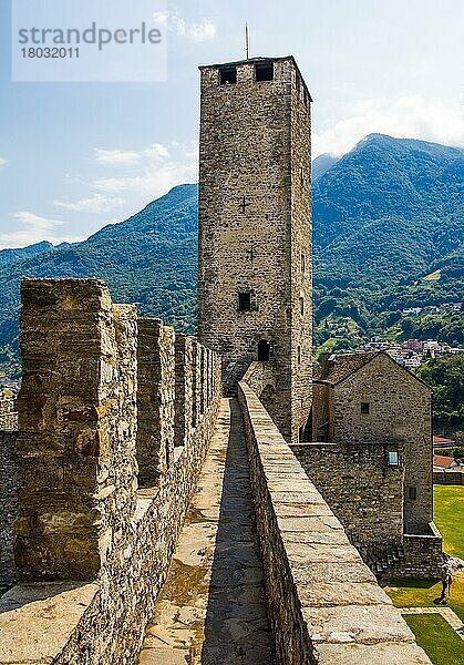 Castelgrande  älteste und mächtigste Burg von Bellinzona  Tessin  Schweiz  Bellinzona  Tessin  Schweiz  Europa