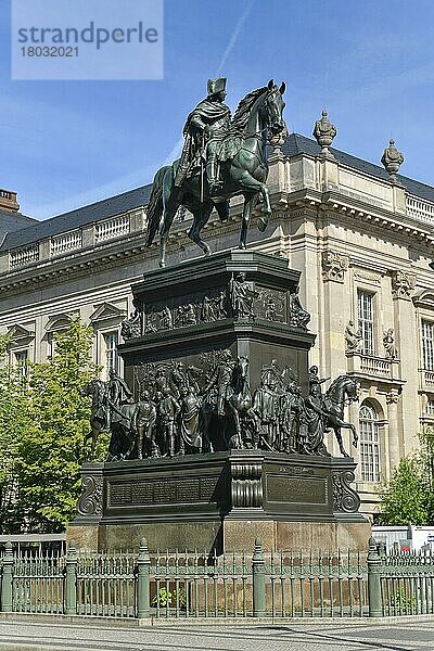 Reiterdenkmal Friedrich der Große  Unter den Linden  Mitte  Berlin  Deutschland  Europa