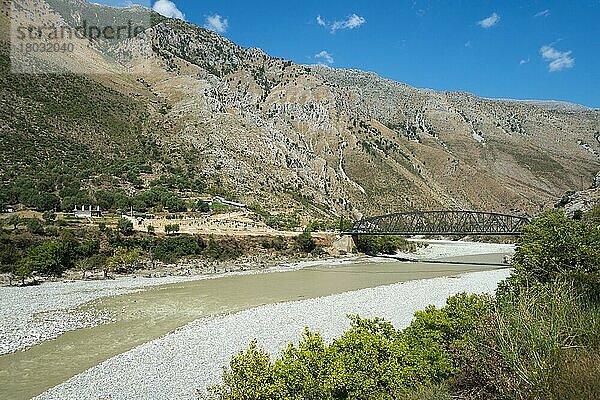 Eisenbrücke von Dragot  Fluss Vjosa  SH75  Albanien  Europa