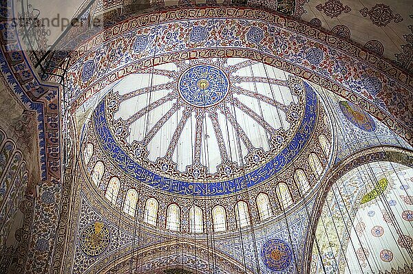 Hauptkuppel  Sultan-Ahmed-Moschee  Blaue Moschee  Istanbul  Türkei  Asien
