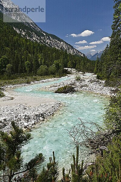 Oberlauf der Isar  Hinterautal  Karwendel  Tirol  Isarradweg  Österreich  Europa