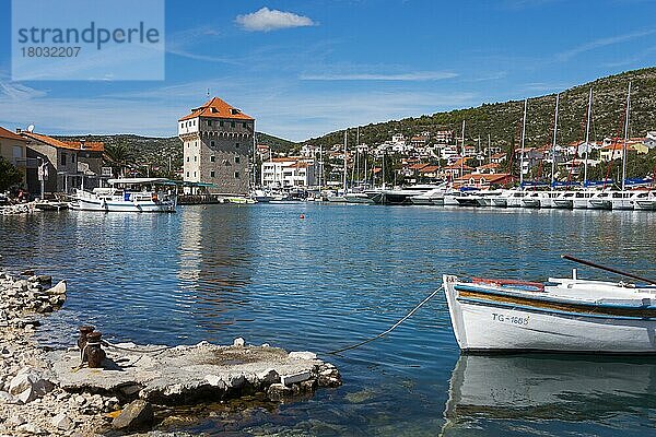 Hafen  Yachthafen  Dalmatien  Kroatien  Europa