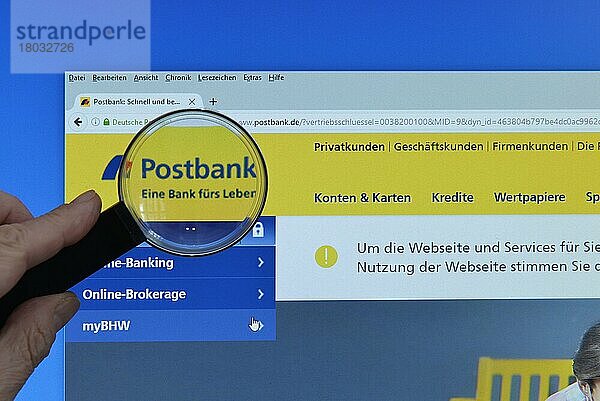 Postbank  Website  Bildschirm  Lupe  Hand  Internet