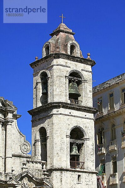 Turm der Kathedrale  Altstadt von Havanna  Kuba  Dom  Mittelamerika