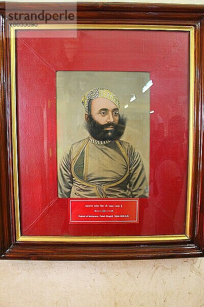 Altes Foto von Maharana Fateh Singh  Stadtpalast  Udaipur  Rajasthan  Indien  Asien