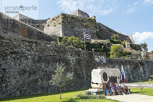 Kriegsdenkmal  neue Festung  Kerkyra  Insel Korfu  Ionische Inseln  Griechenland  Europa