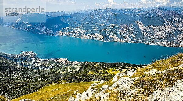 Monte Baldo  30 Kilometer langer Bergrücken  ca. 2000 Meter hoch  Malcesine  Gardasee  Italien  Malcesine  Gardasee  Italien  Europa