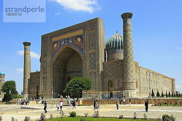 Sher-Dor-Madrasa  Löwentor  Platz Registan  Samarkand  Usbekistan  Asien