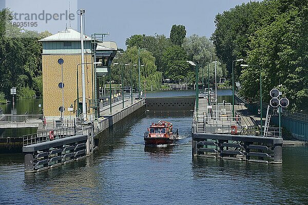 Schleuse  Spandau  Berlin  Deutschland  Europa