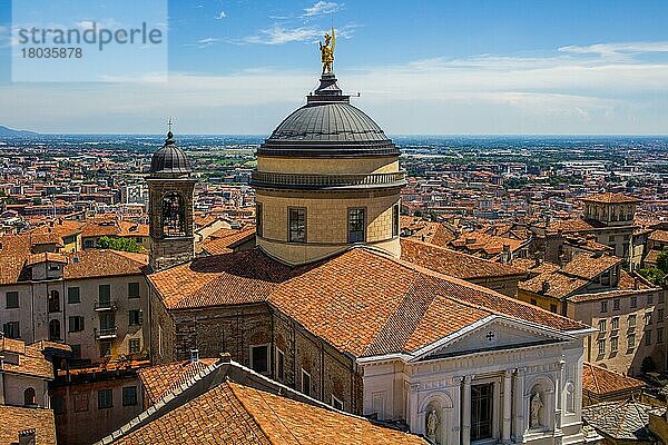 Blick auf Dom von Bergamo  Lombardei  Italien  Bergamo  Lombbardei  Italien  Europa