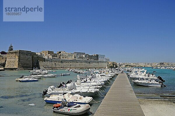 Hafen  Otranto  Provinz Lecce  Apulien  Italien  Europa