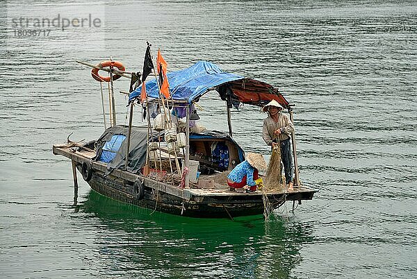 Fischerboot  Halong-Bucht  Vietnam  Asien