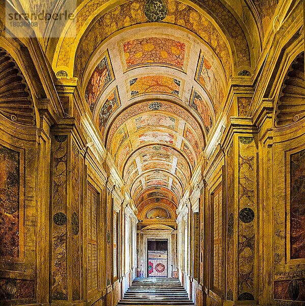 Kastell San Giorgio mit dem Palast durch eine große Treppe verbunden  auch zu Pferde begehbar  Mantua  Lombardei  Italien  Mantua  Lombbardei  Italien  Europa