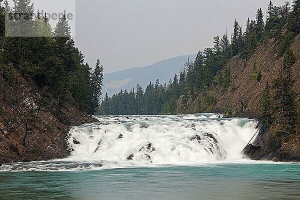 Bow Falls bei Banff  großer Wasserfall am Bow River  Alberta  Kanada  Nordamerika
