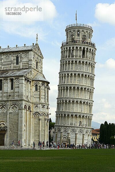 Europa  Toskana  Toscana  Pisa  Platz der Wunder  Schiefer Turm  Dom Santa Maria Assunta  UNESCO  Italien  Europa