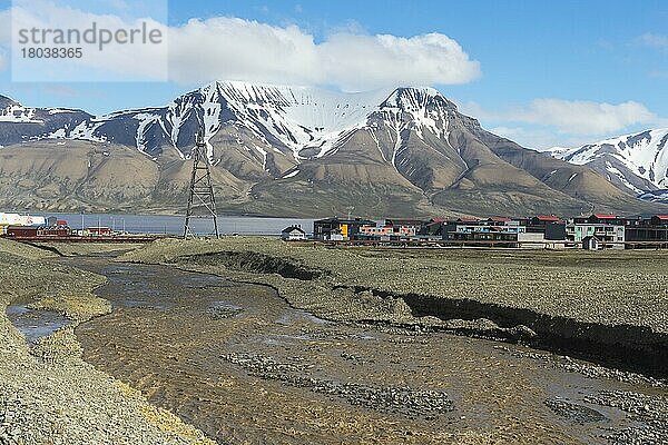 Blick über Longyearbyen  Insel Spitzbergen  Svalbard Archipelago  Norwegen  Europa