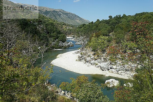 Fluss Drino bei Uji i Ftothe  Albanien  Europa