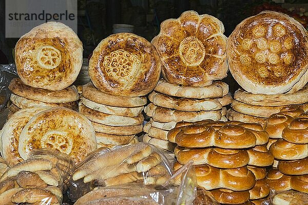 Brotverkaufsstand  Samal Bazar  Shymkent  Südregion  Kasachstan  Zentralasien  Asien
