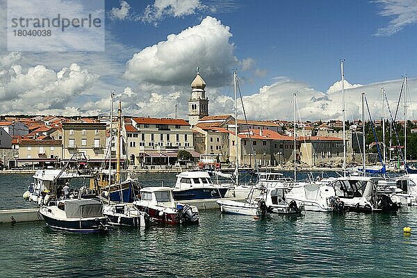 Kroatien  Juni 2013  Insel Krk  Altstadt  Hafen  Krk  Europa