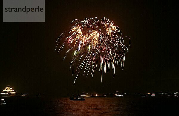 Fireworks  Bremerhaven  Bremen  Feuerwerk bei der Sail 2000  Deutschland  Europa  Querformat  horizontal  Europa