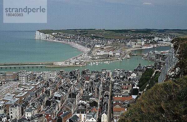 View on Le Treport  Normandy  France  Blick auf Le Treport  Normandie  Frankreich  Europa  Übersicht  overview  Querformat  horizontal  Stadtansicht  Stadtbild  townscape  cityscape  Europa