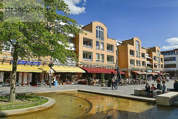 Einkaufszone  Stadtzentrum  Rathausmarkt  Kleinmachnow  Brandenburg  Deutschland  Europa