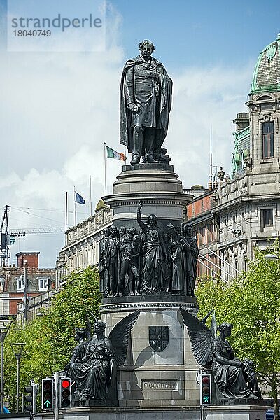 Statue von Daniel O'Connell  O'Connell Brücke  Fluss Liffey  Dublin  County Dublin  Irland  Europa