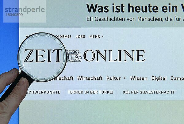 Die Zeit  Zeit Online  Website  Internet  Bildschirm  Lupe  Hand