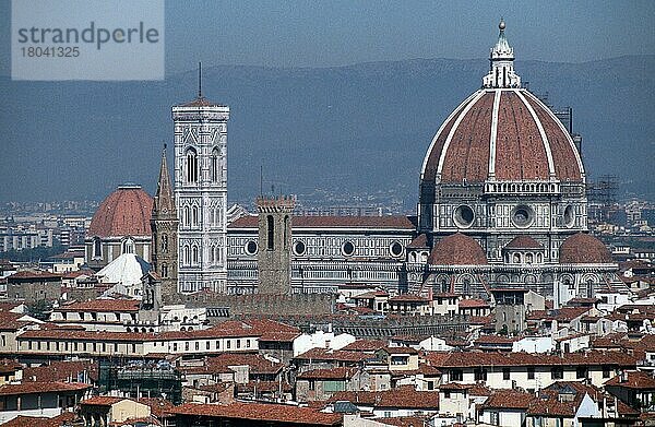 Cathedral with campanile  Florence  Tuscany  Italy  Dom mit Glockenturm  Florenz  Toskana  Italien  Kirche  church  Kathedrale  Querformat  horizontal  Stadtansicht  Stadtbild  townscape  cityscape  Europa
