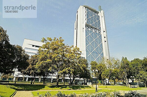 Movistar-Gebäude  Telefongesellschaft  Santiago de Chile  Chile  in Form eines Mobiltelefons  Südamerika