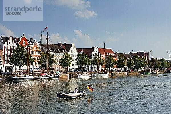 Museumshafen mit Traditionsseglern  Untertrave  Hansestadt Lübeck  Schleswig-Holstein  Deutschland  Europa