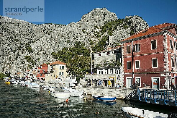 Omis  Split-Dalmatien  Dalmatien  Kroatien  Adriatisches Meer  Fluss Cetina  Europa