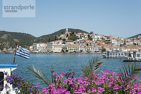 Blick von Galatas  Argolis  auf Poros  Insel Poros  Saronische Inseln  Peloponnes  Griechenland  Europa