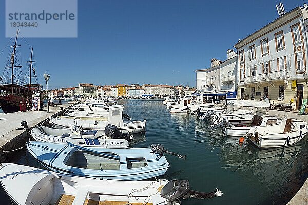 Hafen  Cres-Stadt  Insel Cres  Kvarner Bucht  Kroatien  Europa