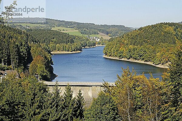 Aggertalsperre  see  Staumauer  Staudamm  Bergneustadt  Bergisches Land  Nordrhein-Westfalen  Deutschland  Europa