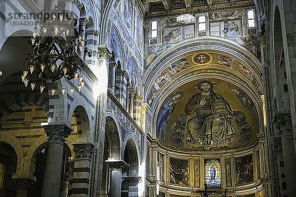 Mosaik von Christus in Majestät  in der Apsis  und Lampe von Galileo  Dom von Pisa  Duomo  Piazza dei Miracoli  Pisa  Toskana  Italien  Europa