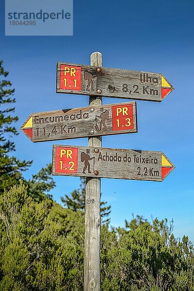 Wanderschilder Pico Ruivo  Zentralgebirge  Madeira  Portugal  Europa