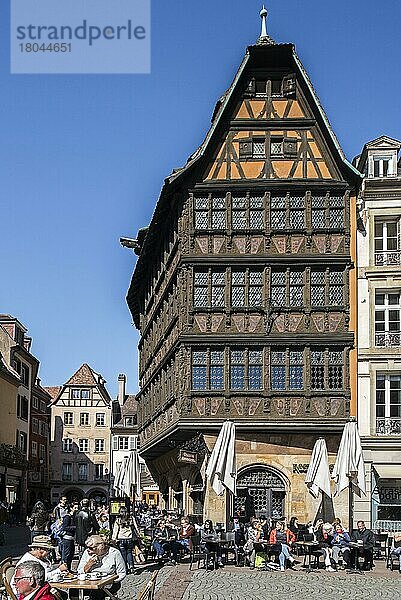 Maison Kammerzell Haus  Kammerzellhüs  mittelalterliches Fachwerkhaus in spätgotischer Architektur in der Stadt Straßburg  Elsass  Frankreich  Europa