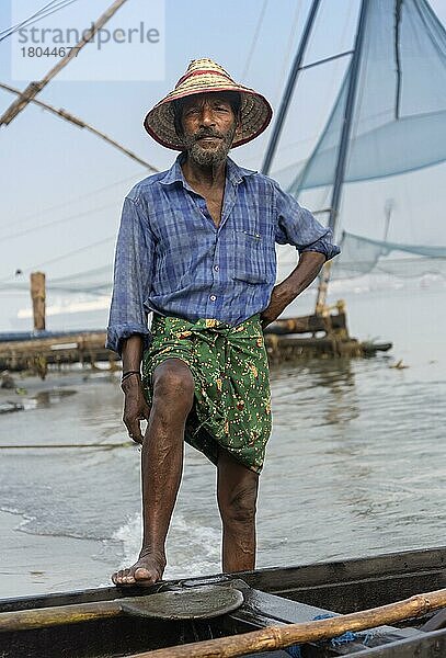 Indischer Fischer  Fort Kochi  Cochin  Kerala  Indien  Asien