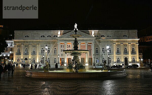 Springbrunnen  Nationaltheater Teatro Nacional D. Maria II  Rossio-Platz  Altstadt  Lissabon  Portugal  Europa