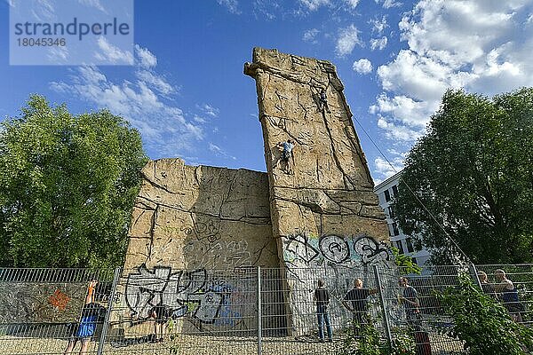 Kletterturm Schwedter Nordwand des AlpinClub Berlin (DAV)  Schwedter Straße  Mauerpark  Gesundbrunnen  Mitte  Berlin  Deutschland  Europa