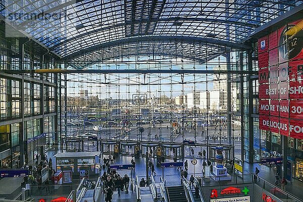 Haupthalle  Hauptbahnhof  Moabit  Mitte  Berlin  Deutschland  Europa