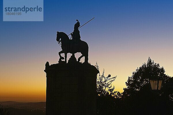 Reiterstandbild Sao Longuinhos  Heiligtum Bom Jesus do Monte  Braga  Minho  Portugal  Sanktuarium  Europa