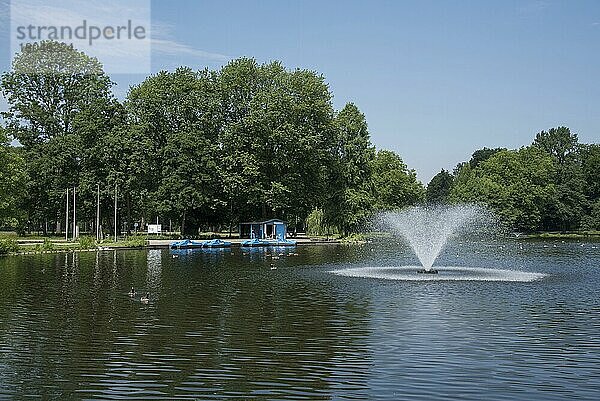 Wasserteich  Fredenbaumpark  Dortmund  Ruhrgebiet  Nordrhein-Westfalen  Deutschland  Europa