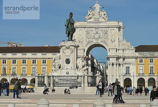 Reiterstandbild König Jose I.  Triumphbogen Arco da Rua Augusta  Praca do Comercio  Lissabon  Portugal  Europa