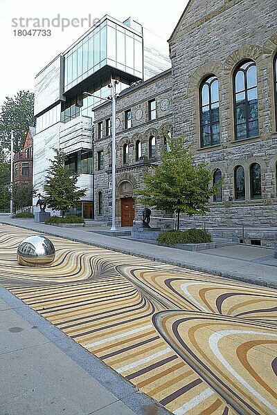 Bemalte Straße mit einer Chromkugel im Museum der Schönen Künste  Montreal  Provinz Quebec  Kanada  Nordamerika