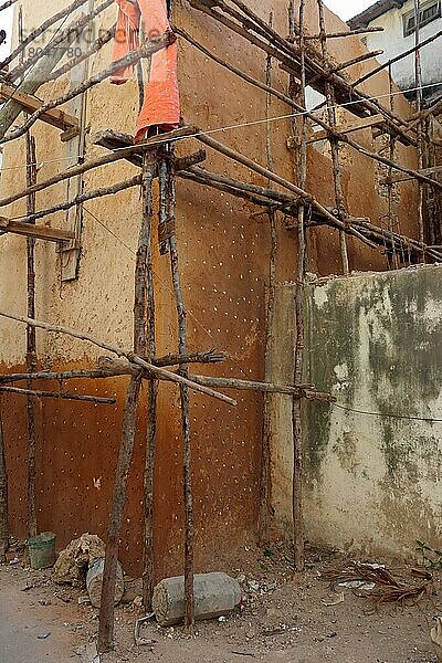 Bau  Baugerüst  baufällig  gefährlich  Altstadt  Sansibar  Tansania  Afrika